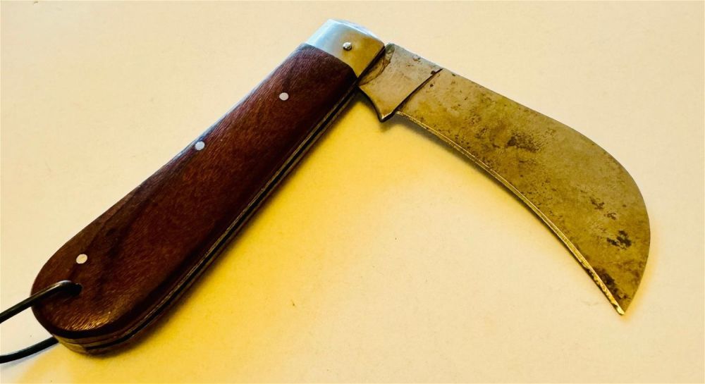Lot 312: Vintage pocketknife marked Uniprice