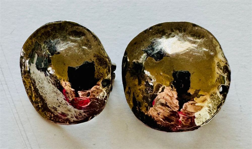Lot 54: Sterling hammered round earrings