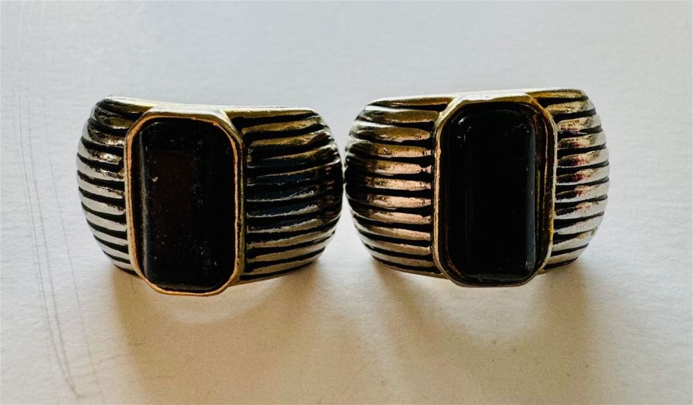 Lot 60: Classic onyx silver earrings