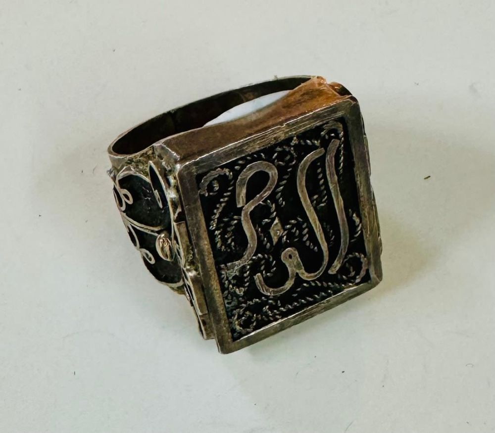 Lot 81: Filigree antique ring sterling