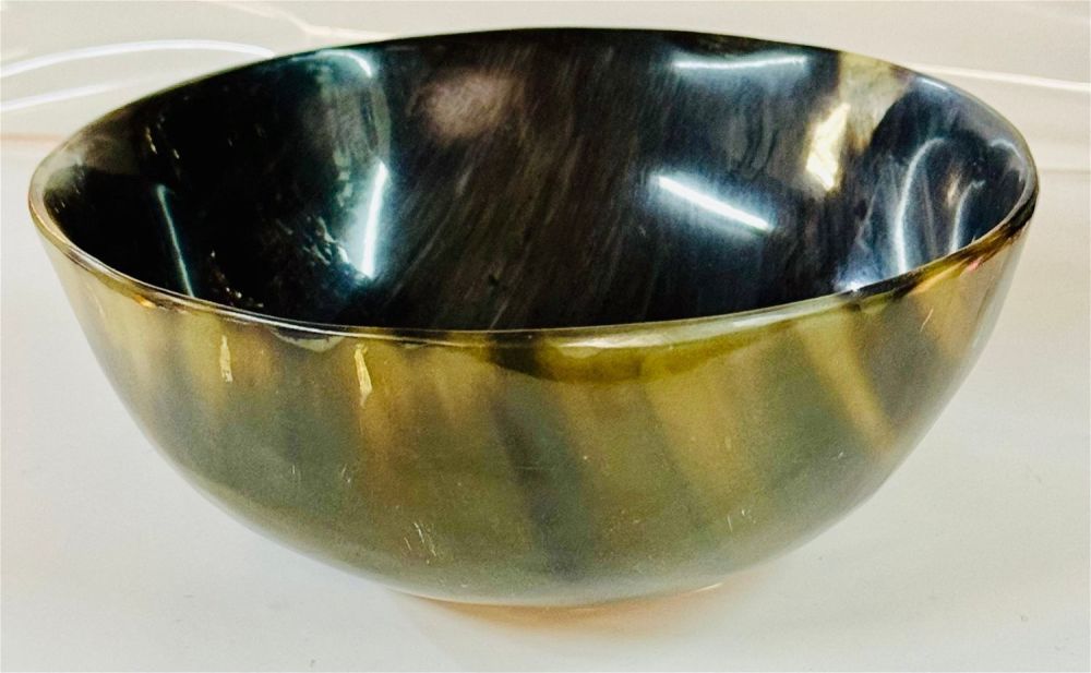 Lot 101: Natural bowl cow bone