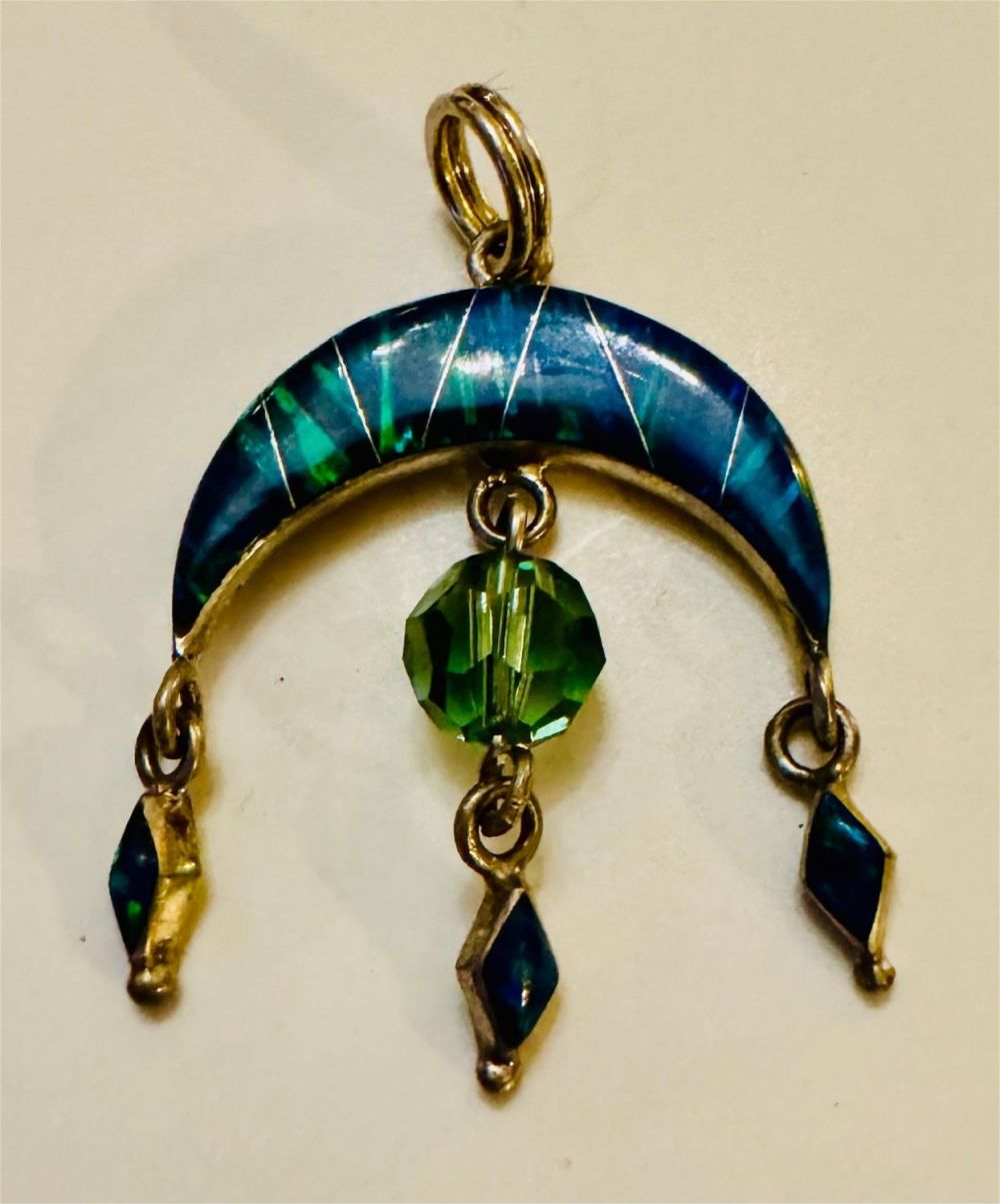 Lot 127: Opal inlaid pendant dangling