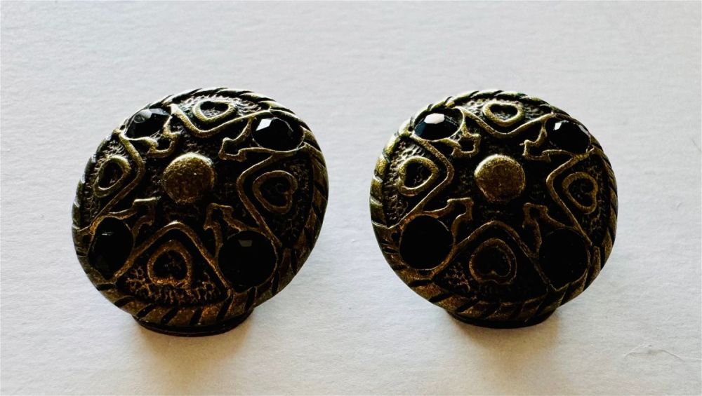 Lot 148: Round earrings cliip vintage