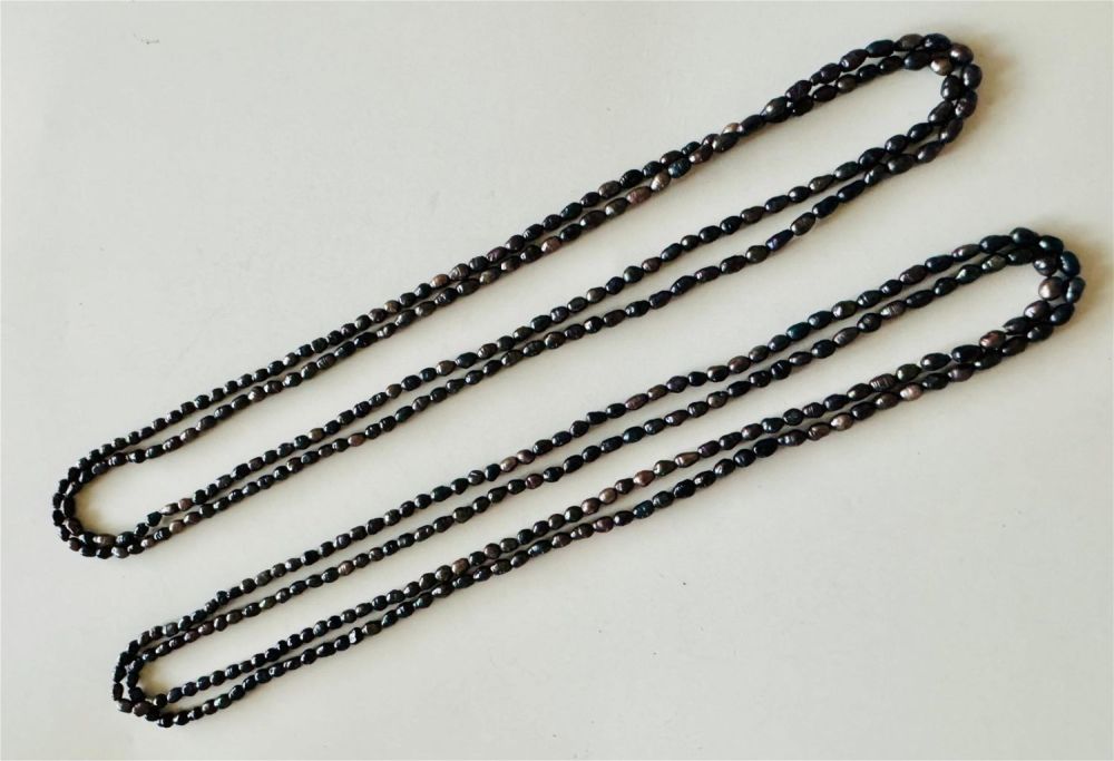 Lot 163: 2 black/grey rice pearl strands