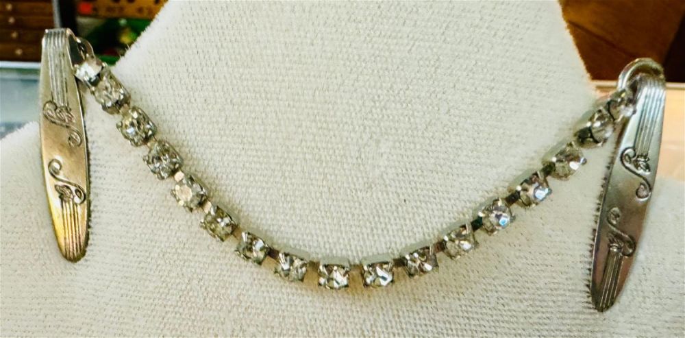 Lot 204: Vintage rhinestone collar clip