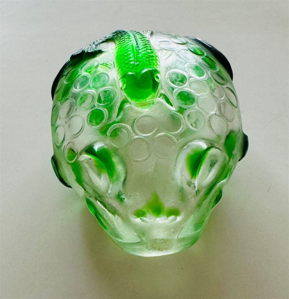 Lot 296: Frog peking glass bottle