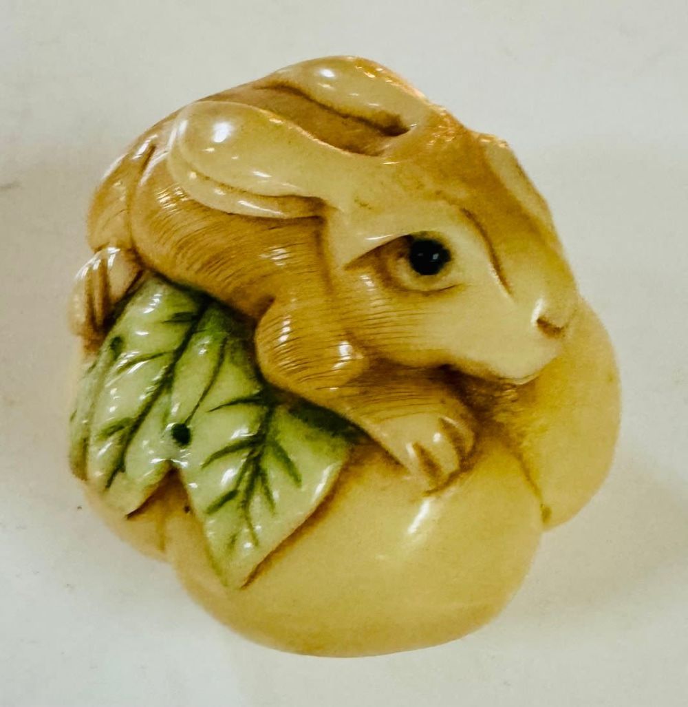 Lot 341: Bunny rabvbit netsuke carved