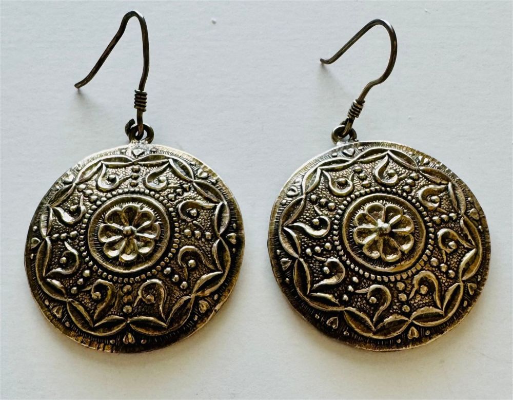 Lot 198: Vintage round earrings