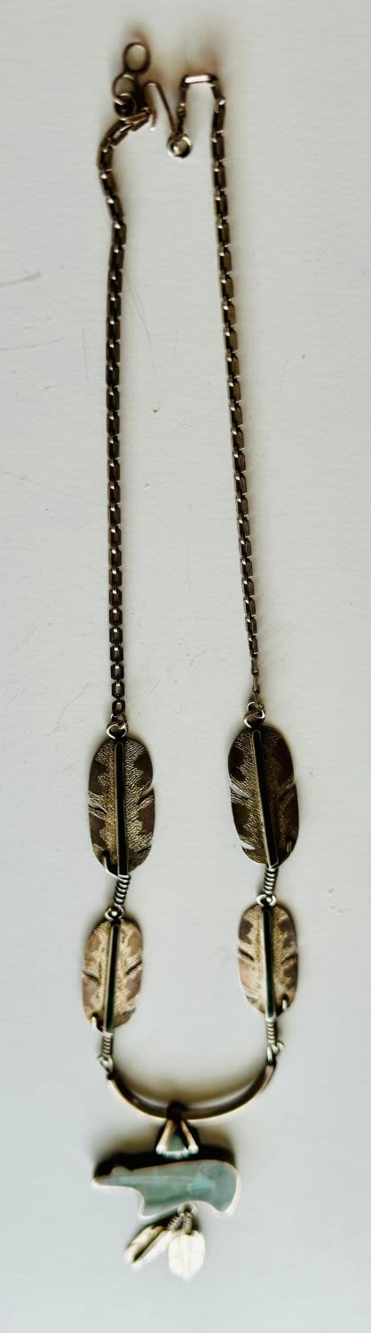 Lot 227: American Indian fetish bear inlaid necklace