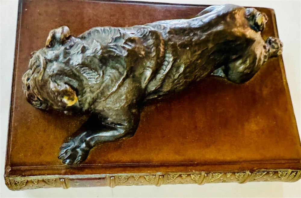 Lot 249: Dog book bronze art vintage