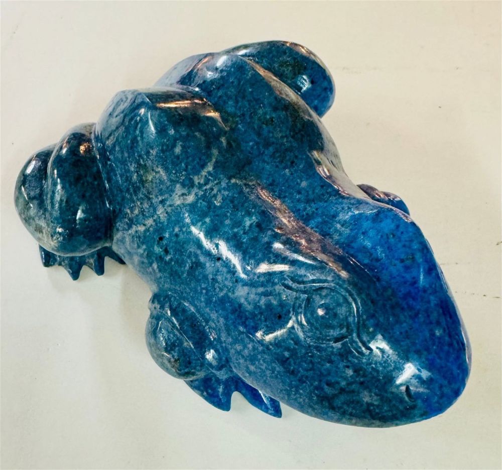 Lot 251: Sodalite carved large frog carving