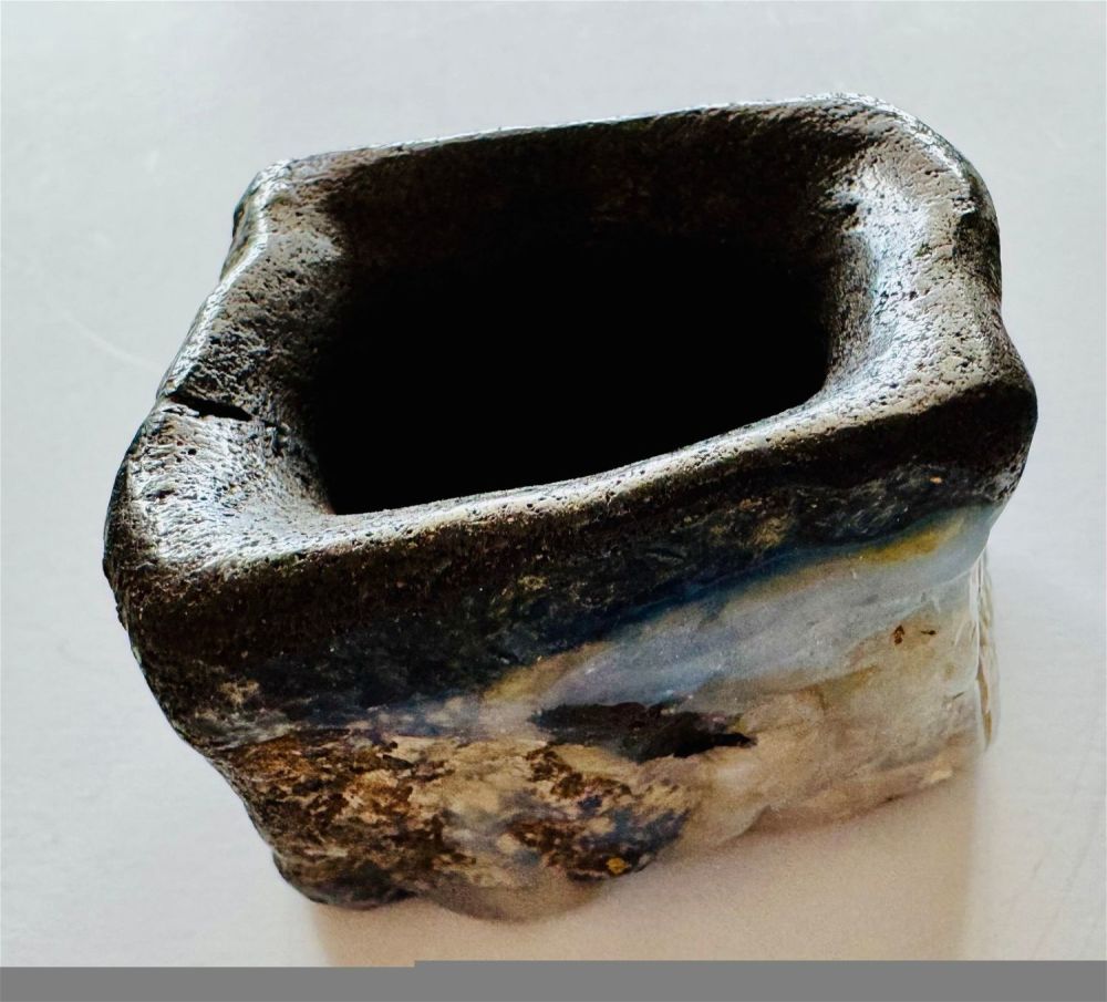 Lot 258: Opal paint pot/matrix