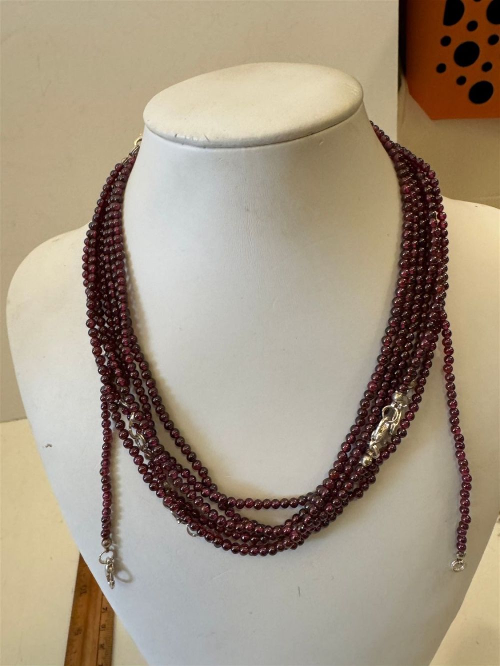 Lot 264: Garnet bead strand necklace