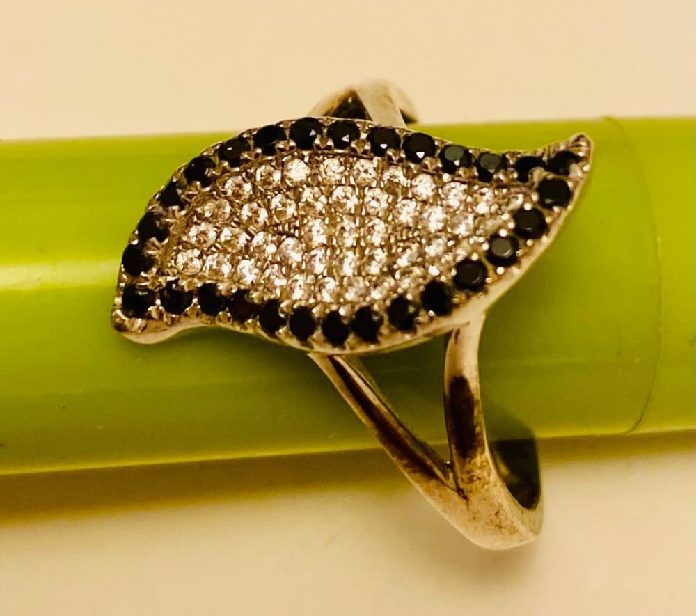 Lot 265: Sterling ring with gemstones