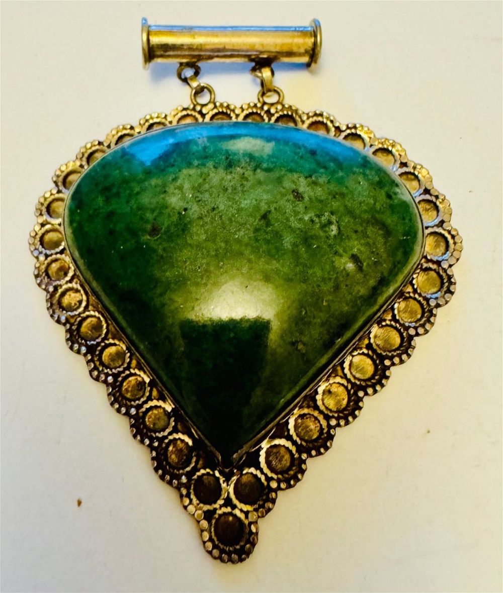 Lot 281: Large green quartz sterling pendant