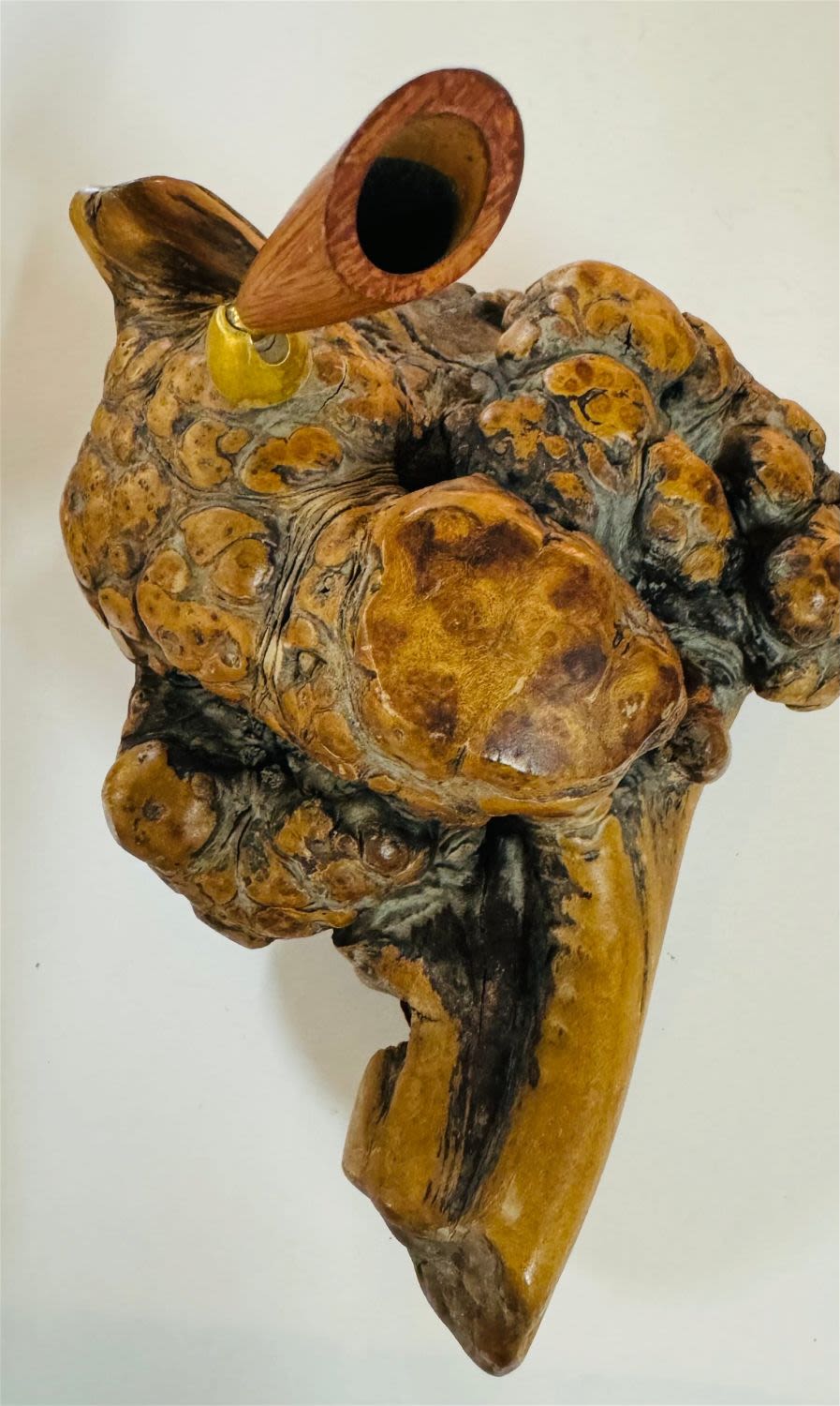 Lot 334: Wood root pen holder/ desk design . .