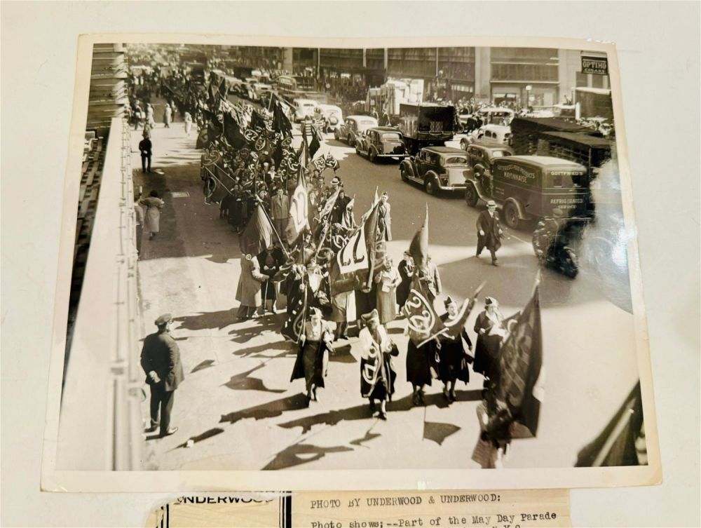 Lot 368: Underwood and Underwood vintage photo /May Day parade