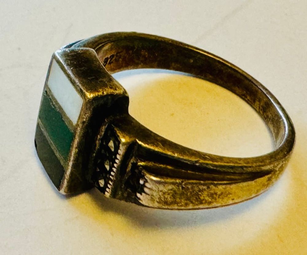 Lot 425: Sterling inlaid ring onyx