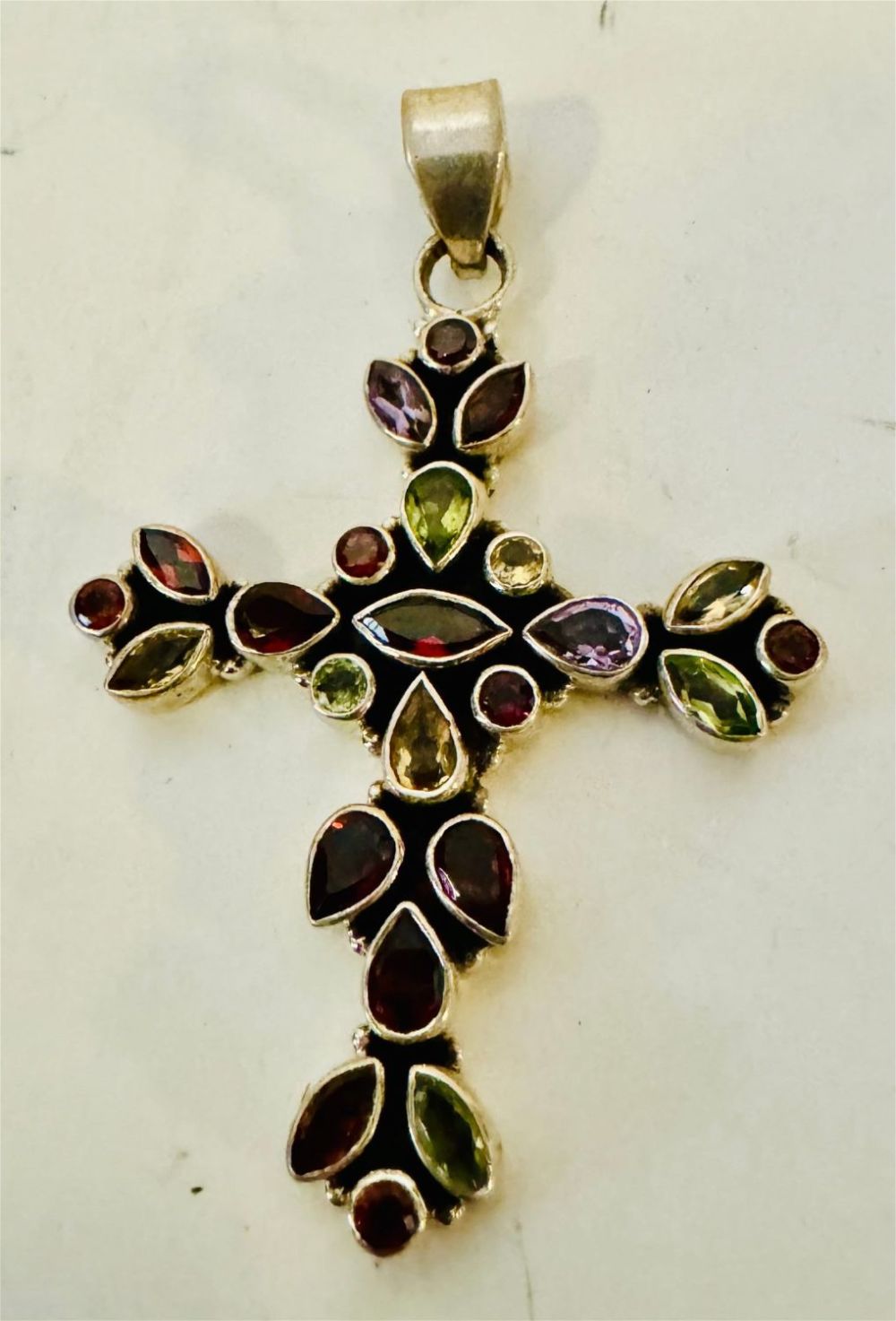 Lot 453: Silver gemstone cross pendant