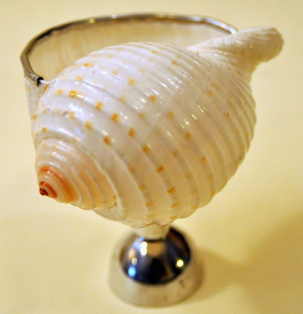 Lot 441: Shell footed dish silver tone base