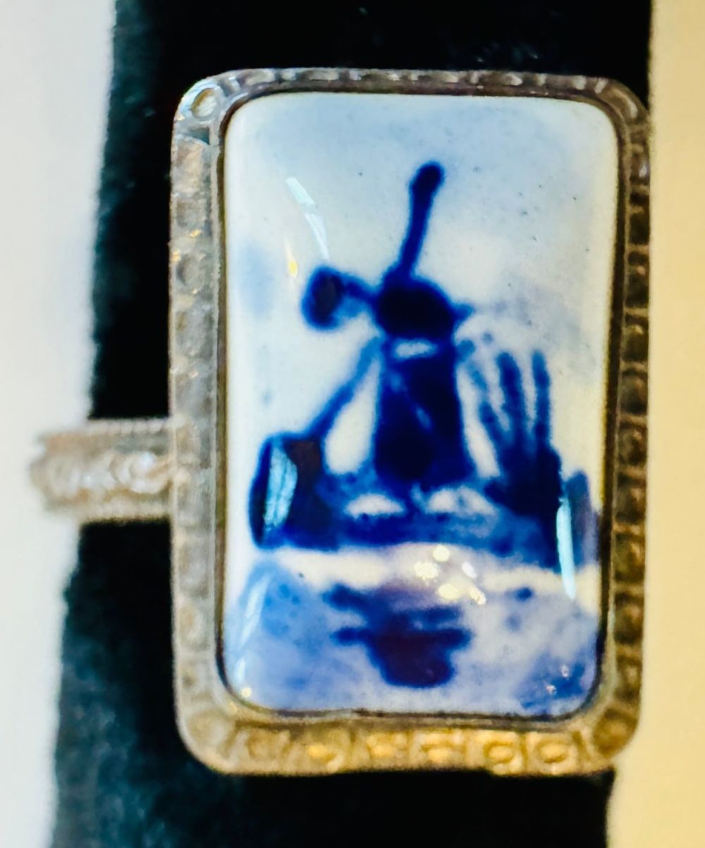 Lot 312: Delft windmill ring estate vintage
