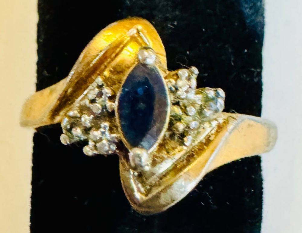 Lot 321: Sapphire ring marked 925