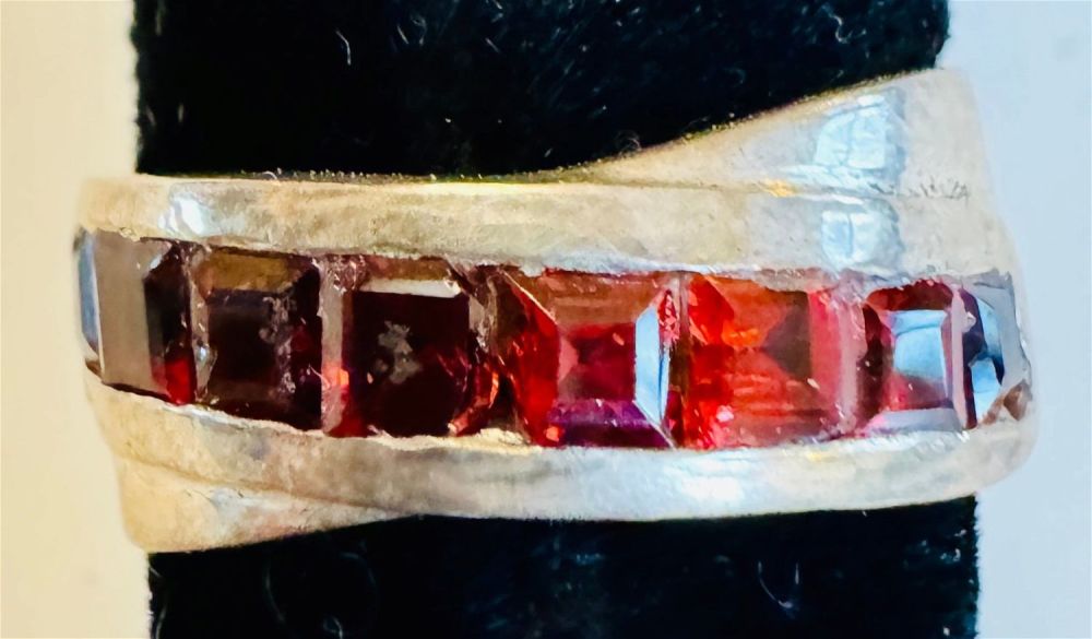 Lot 325: Garnet ring band sterling