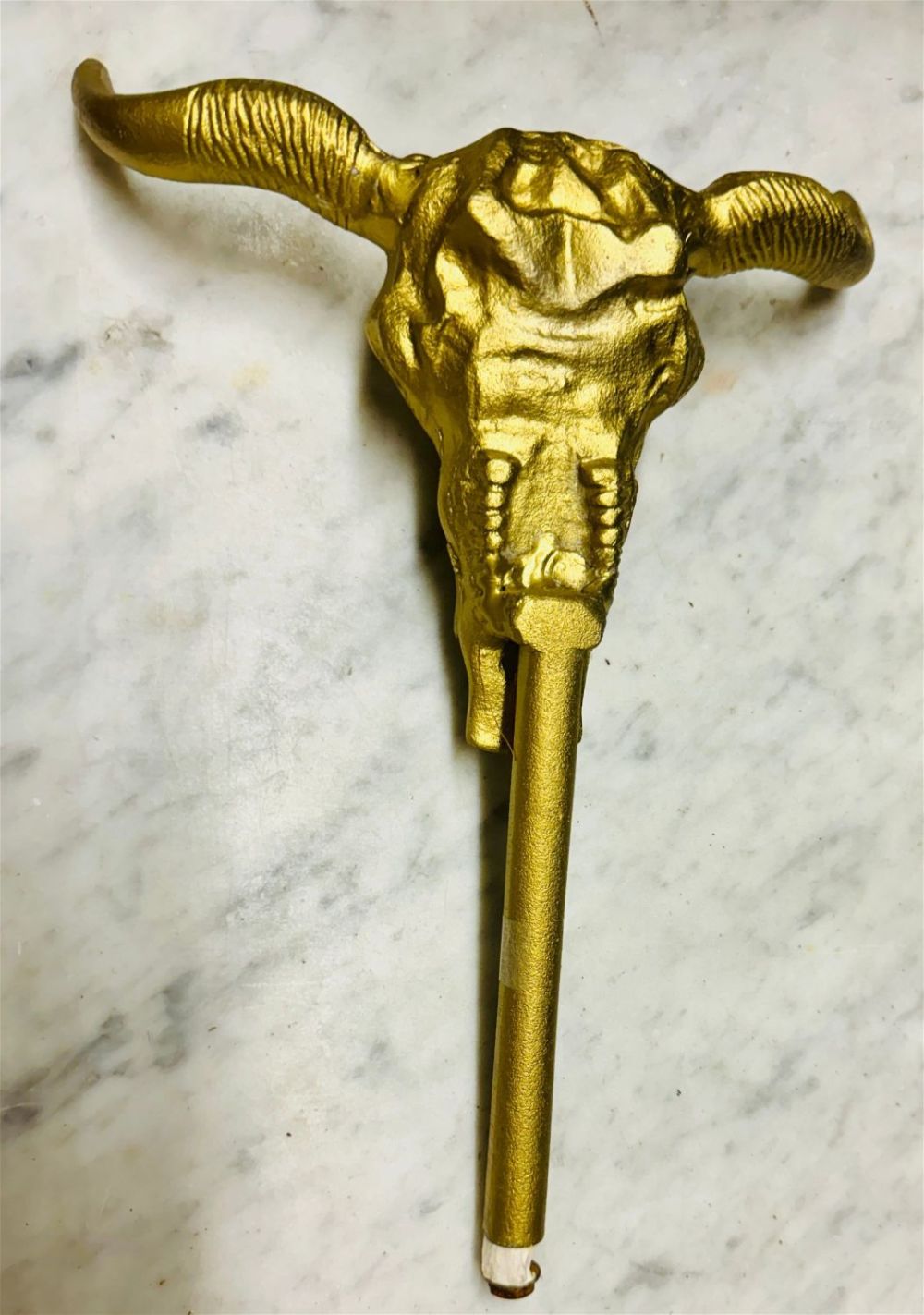 Lot 299: Metal horns/skull gold