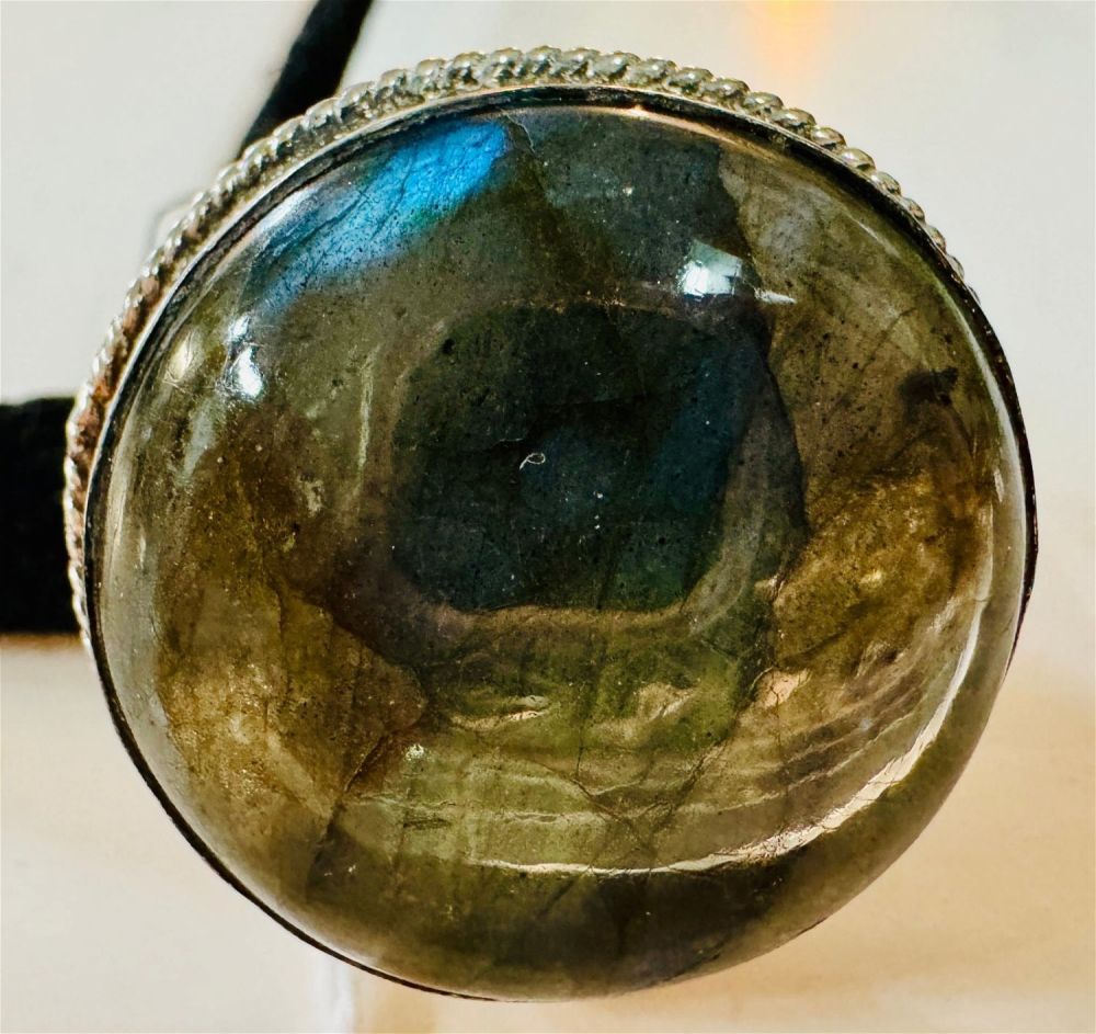 Lot 511: Large labradorite sterling ring