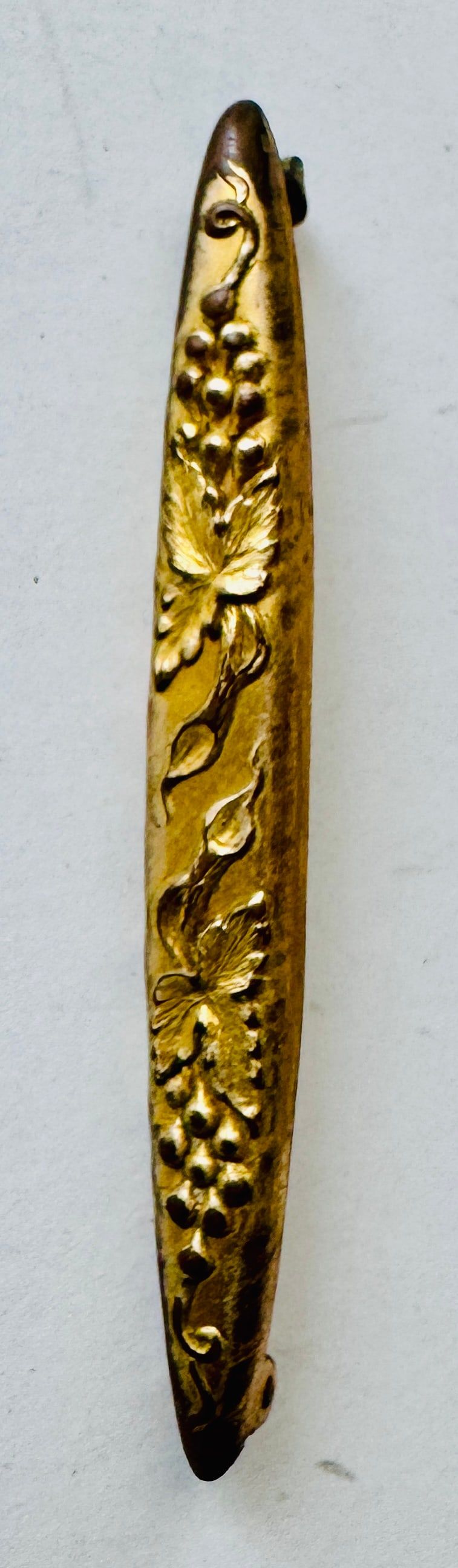 Lot 173: Lingerie pin vintage brass/metal