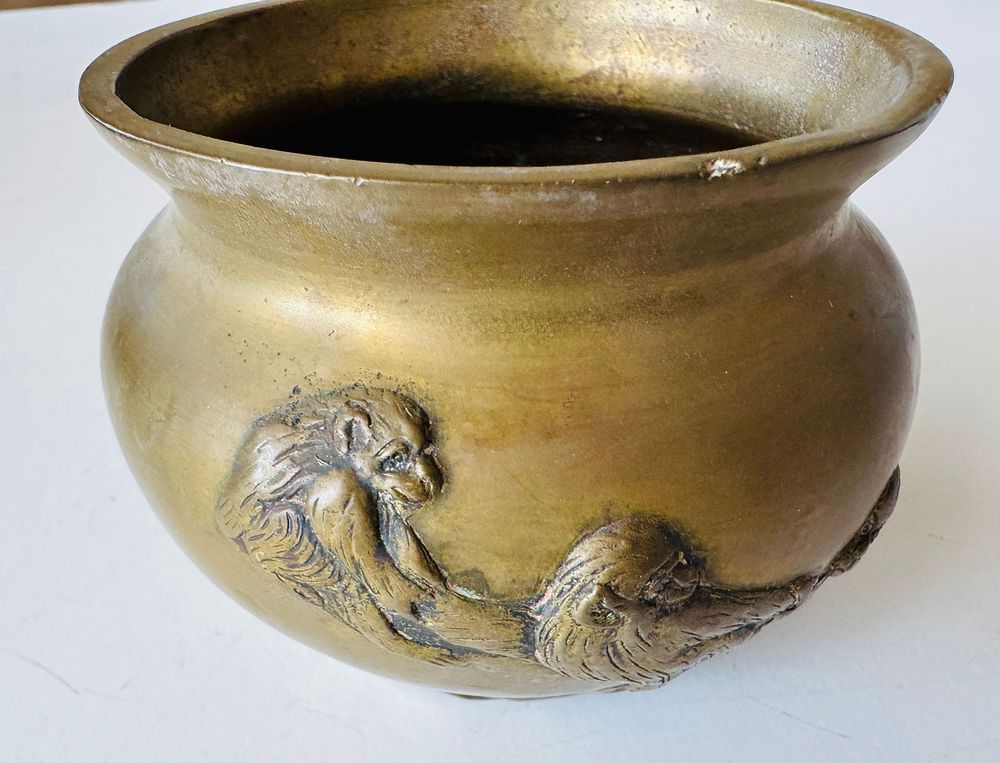 Lot 189: Brass monkey decorated bowl