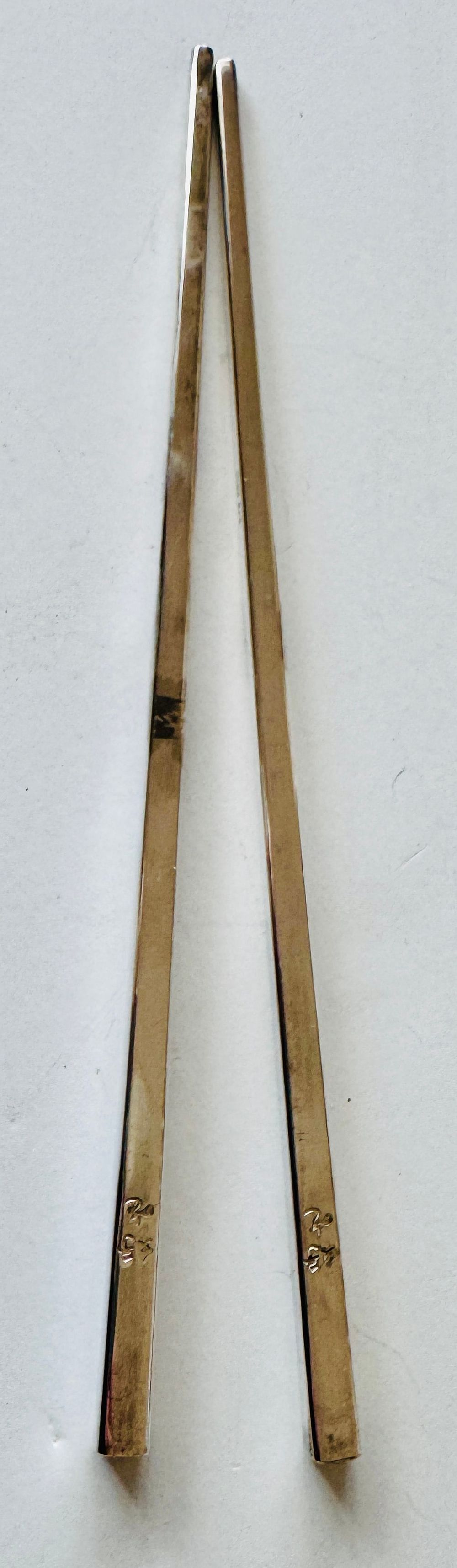 Lot 198: Sterling chopsticks marked Italy and RB