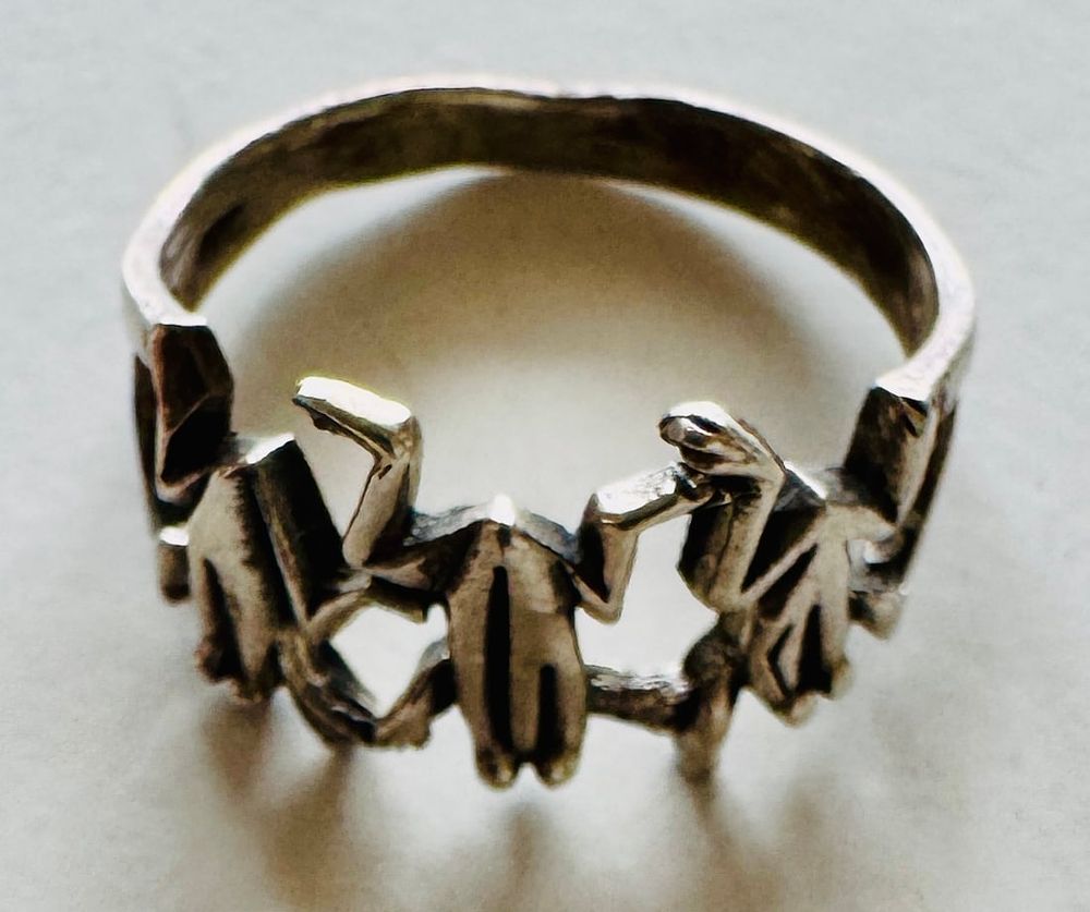 Lot 205: Sterling frog ring 3 frogs