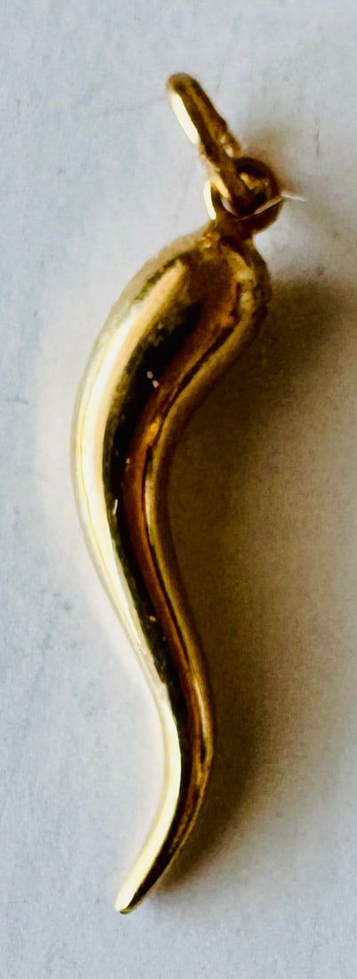 Lot 210: Italian horn charm 14k gold