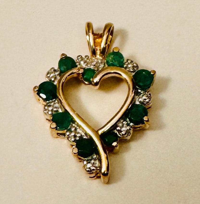 Lot 245: Vermeil heart emerald pendant