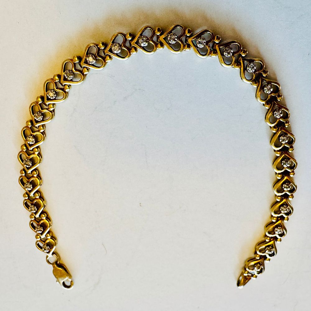 Lot 253: Heart gold braclet vintage