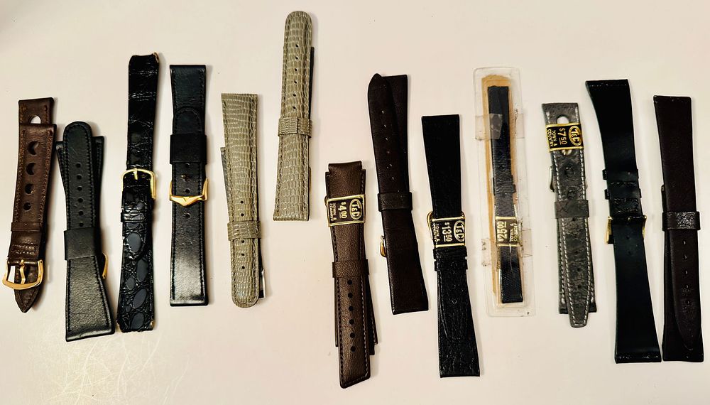 Lot 262: Collection of watch bands/ old but not used