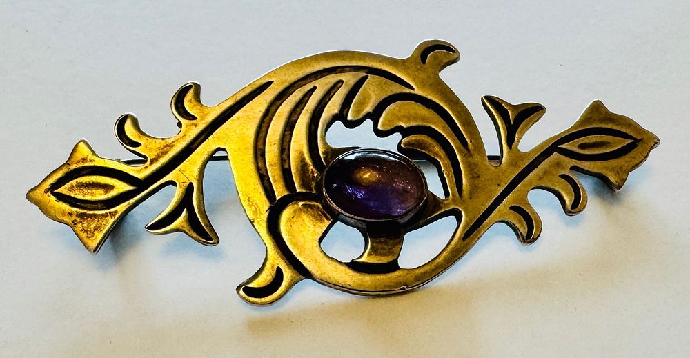 Lot 263: Amethyst Mexican sterling pin signed