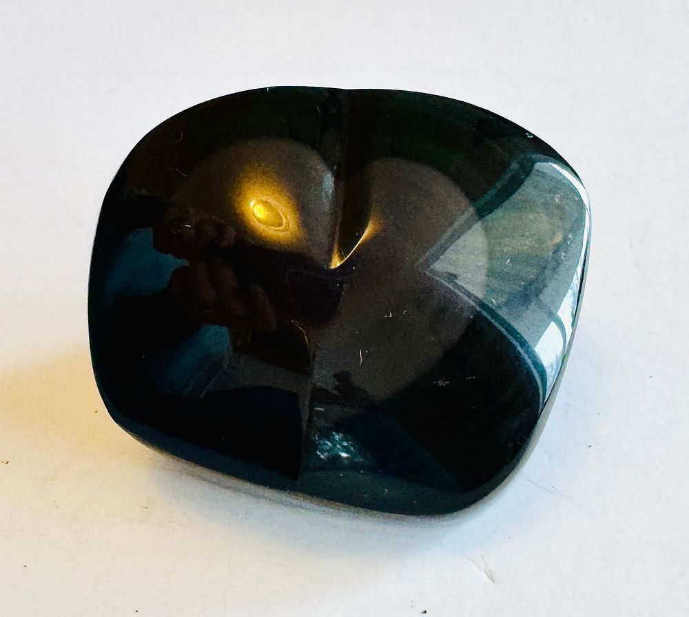 Lot 285: Heart paperweight rainbow obsidian stone