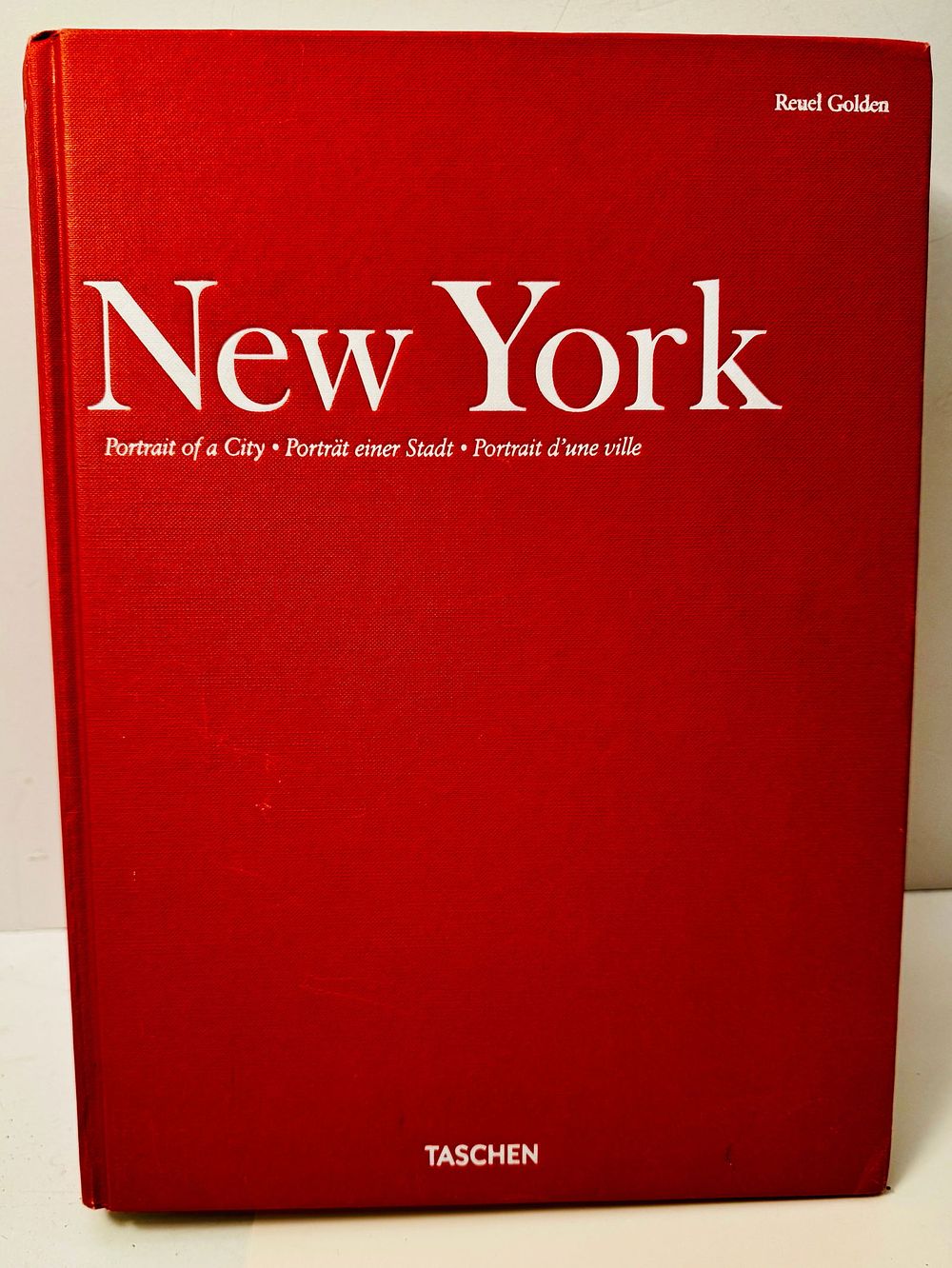 Lot 286: Book New York by Taschen