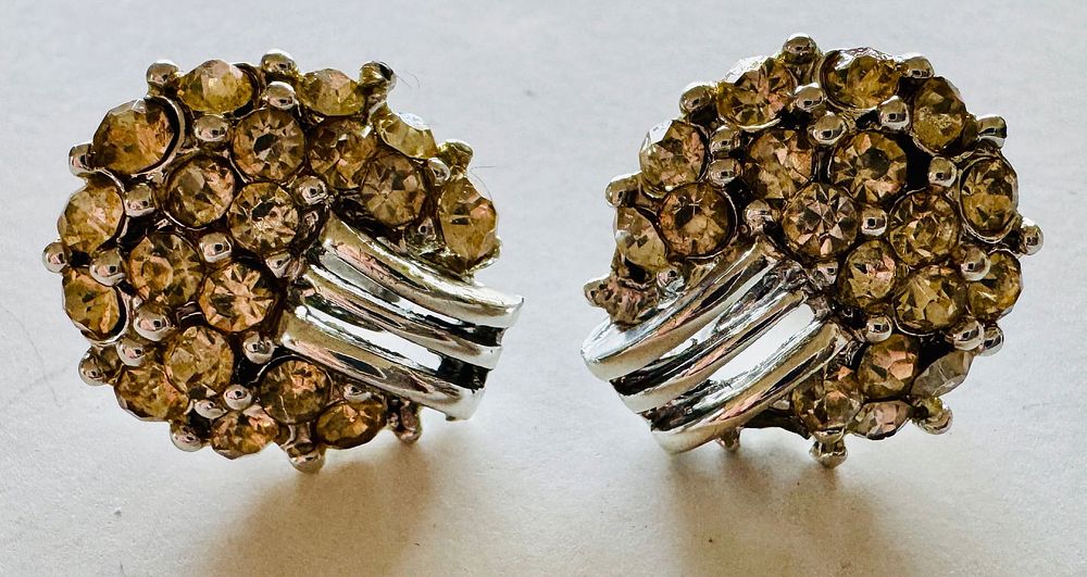 Lot 305: Rhinestone vintage earrings clip