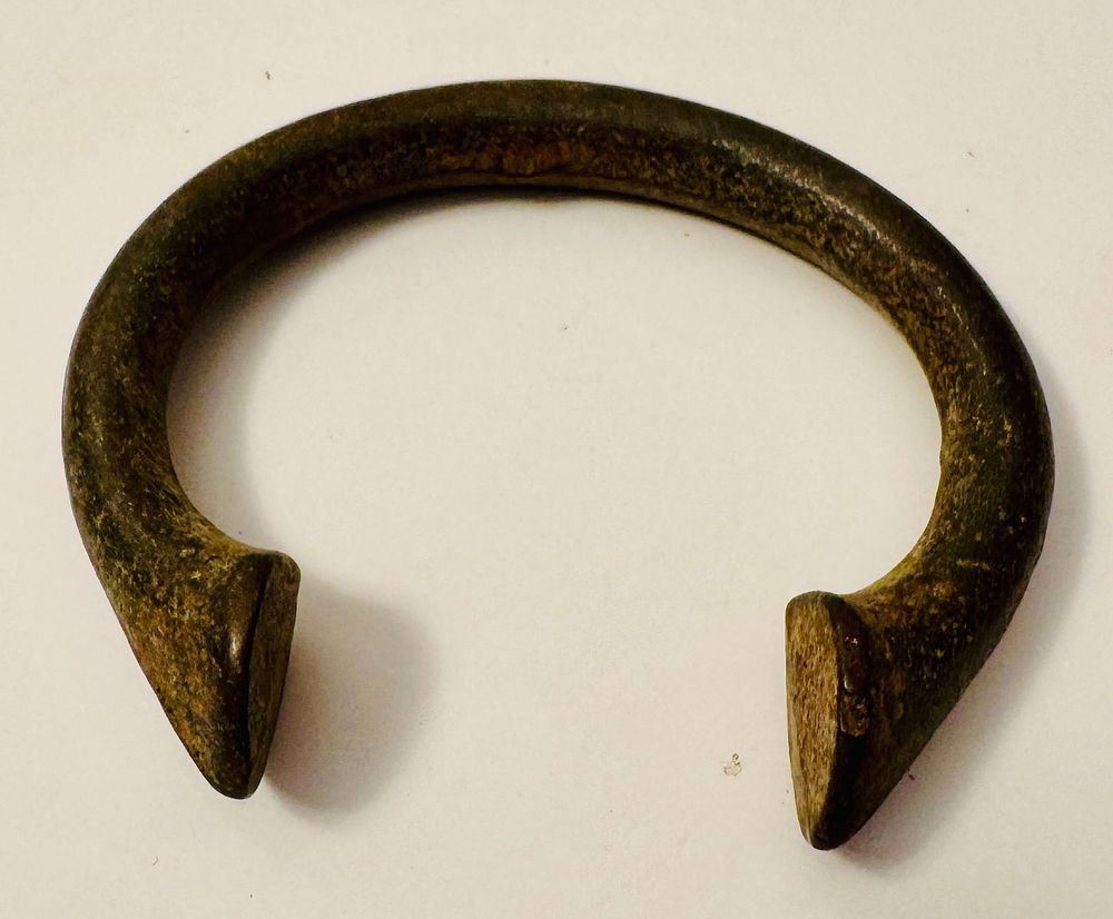Lot 323: Manilla W. Africa slave antique bracelet