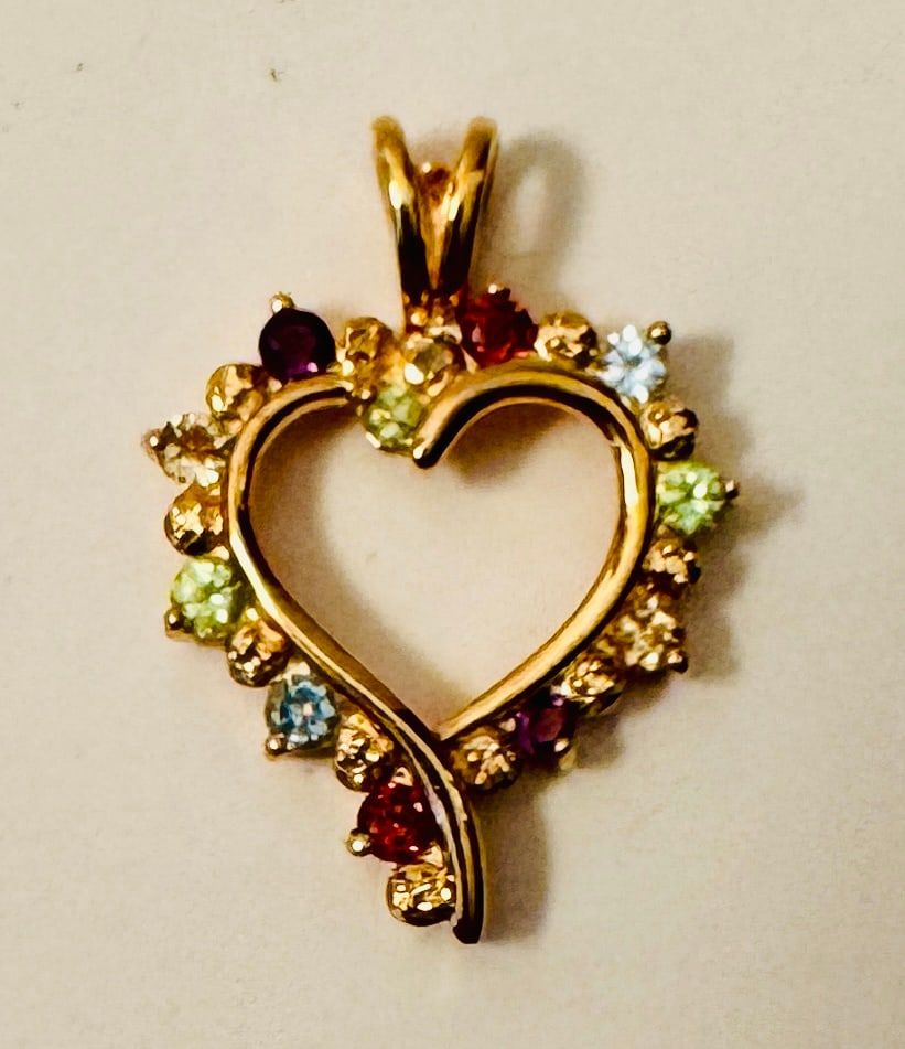 Lot 328: Gemstone vermeil heart pendant