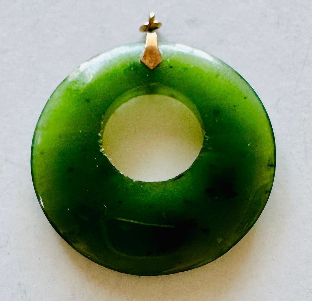 Lot 332: Jade pendant gold top circle of life
