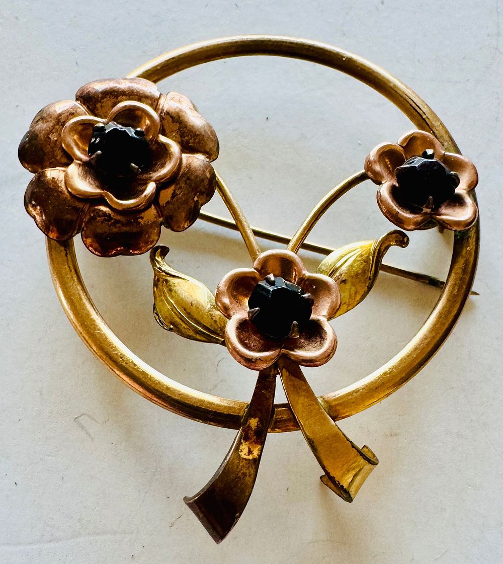 Lot 335: Antique gold fill flower pin