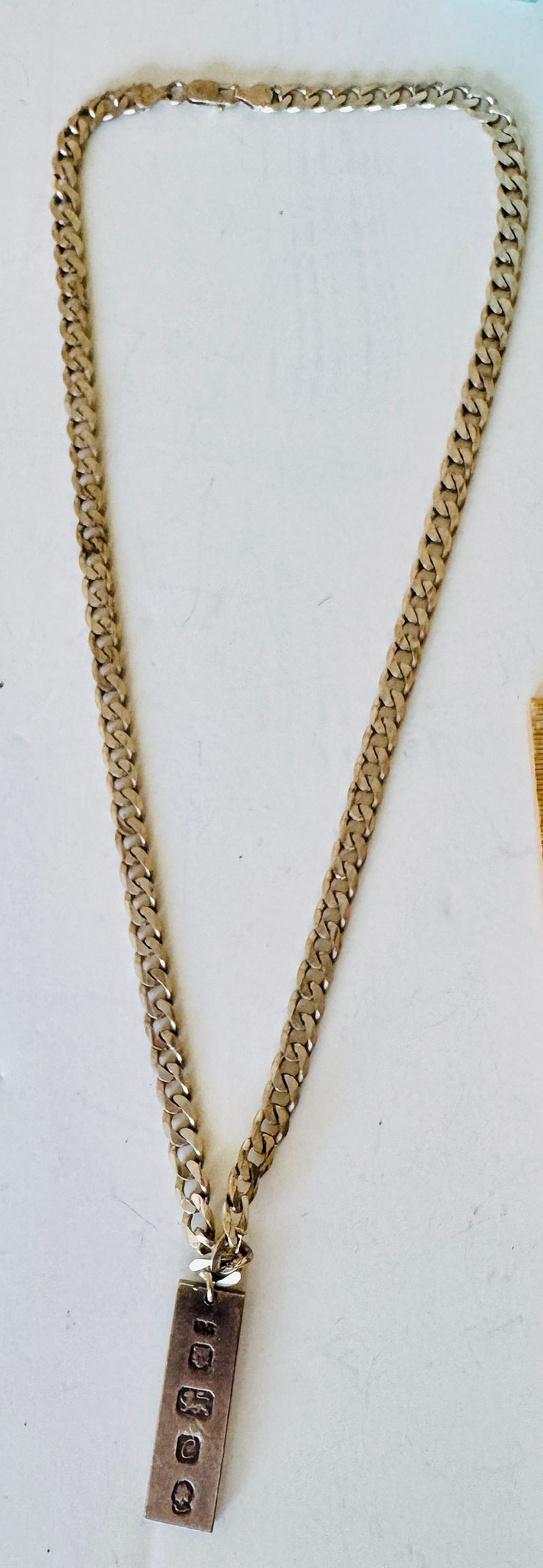 Lot 347: Vintage sterling chain long with bar pendant