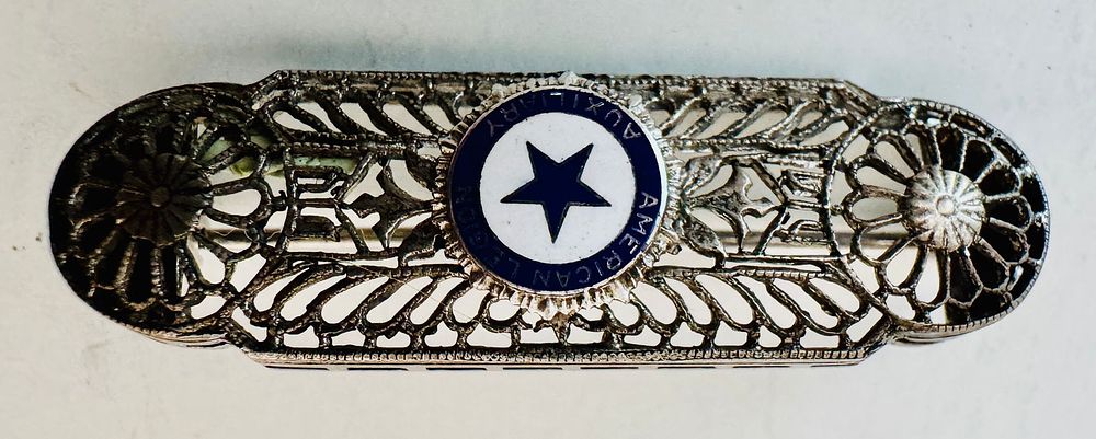 Lot 348: Antique filigree sterling bar pin/enamel star