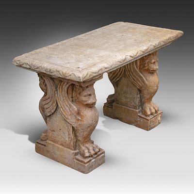 A sphinx-leg Italian Sienna marble garden seat 57 x 90 x 45 cm. (22.4 x 35.4 x 17.7 in.). A 