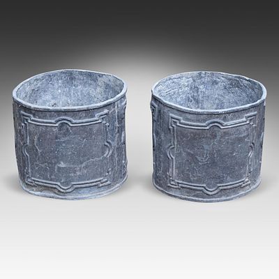 A Neoclassical pair of lead garden planters, 20thC 28 x 32 x 31 cm. (11.0 x 12.6 x 12.2 in.). A 