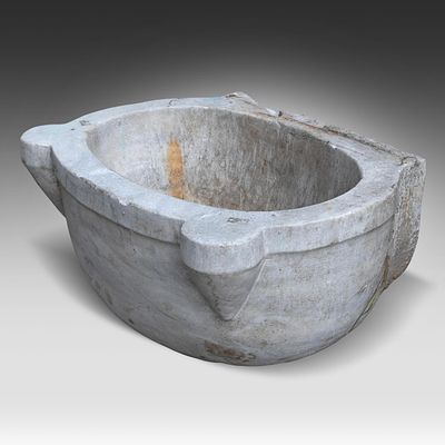 An Italian marble vessel sink 21 x 47 x 34 cm. (8.2 x 18 1/2 x 13.3 in.). An Italian marble 